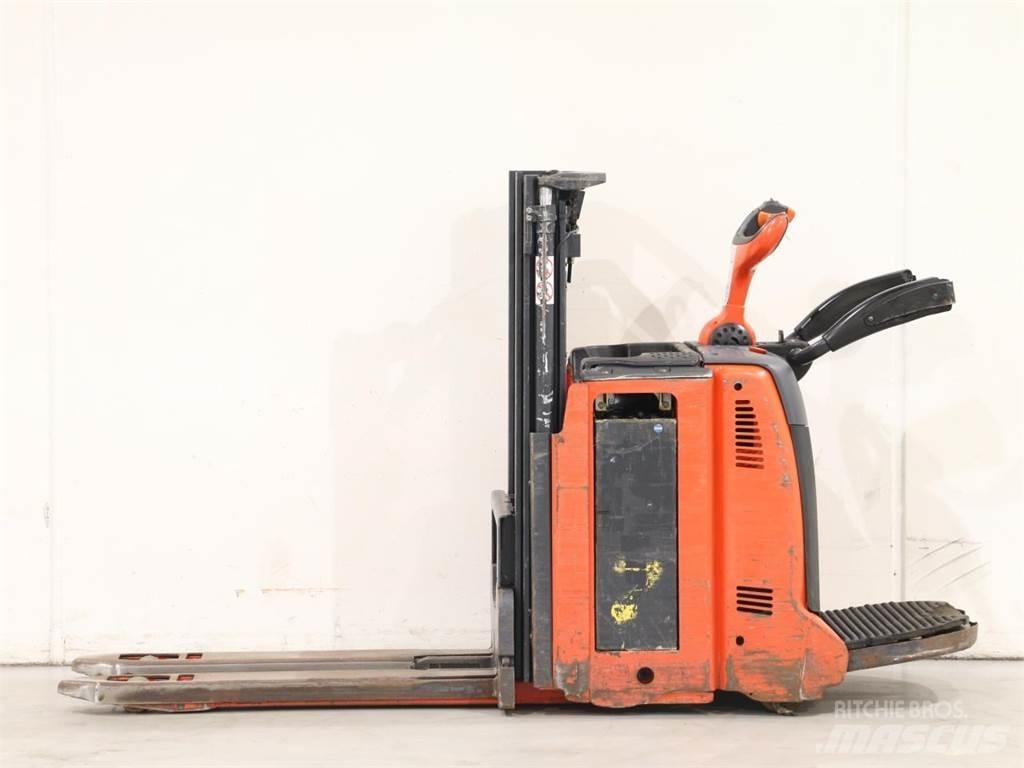 Linde D12AP/133-00 Transpallet uomo a terra