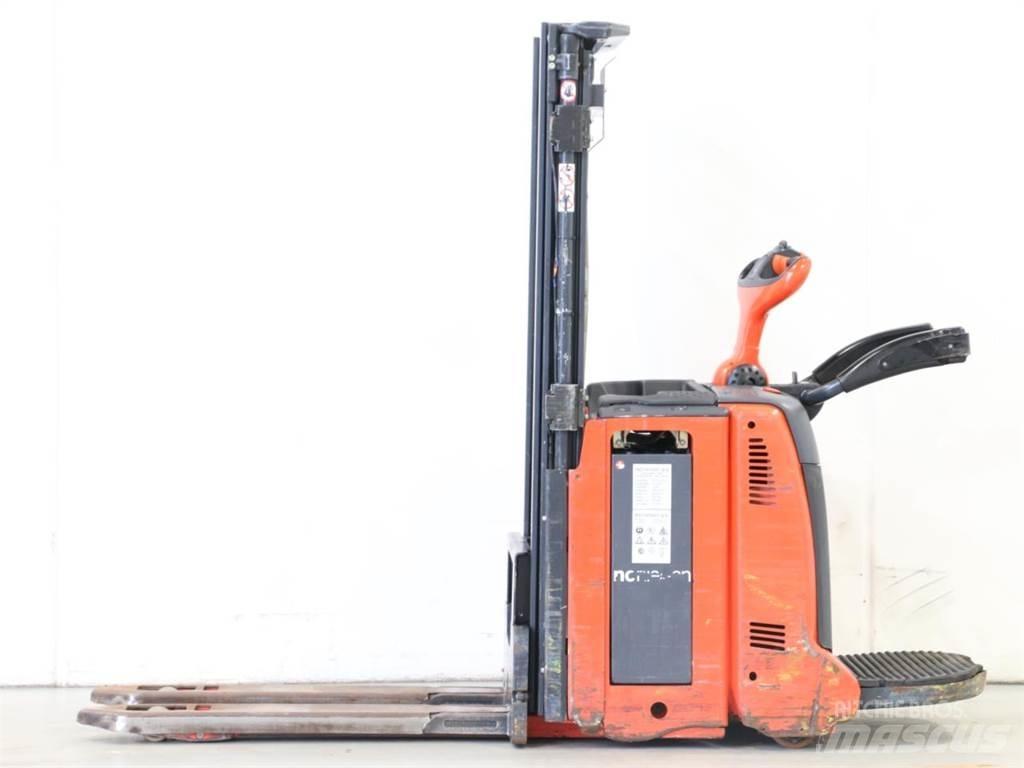 Linde D12AP/133-00 Transpallet uomo a terra