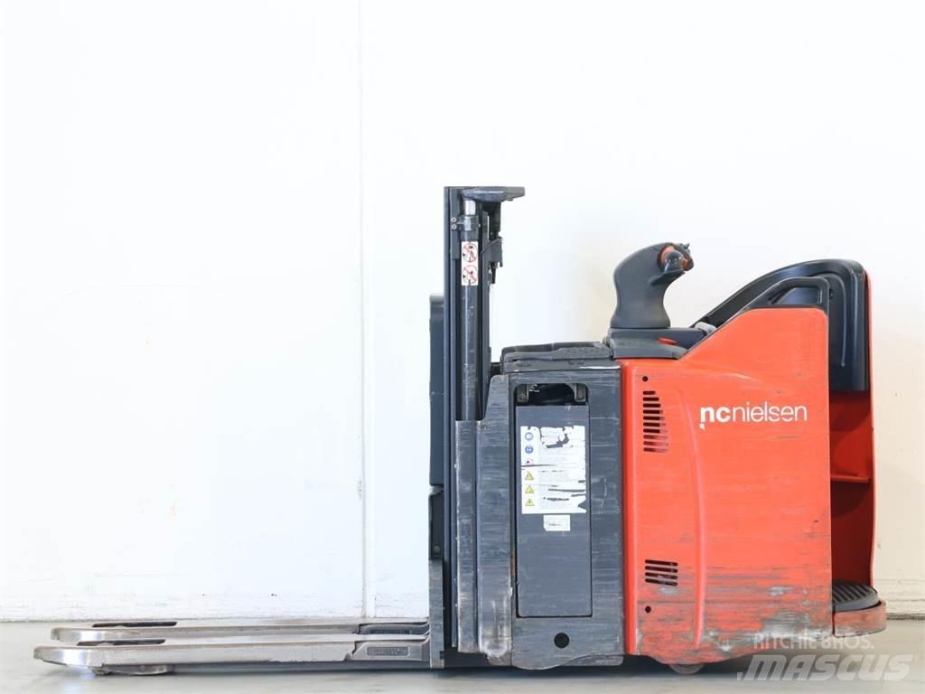 Linde D12HPSP/133 Transpallet uomo a terra