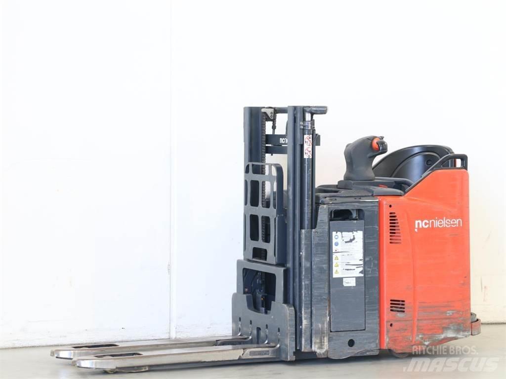 Linde D12HPSP/133 Transpallet uomo a terra