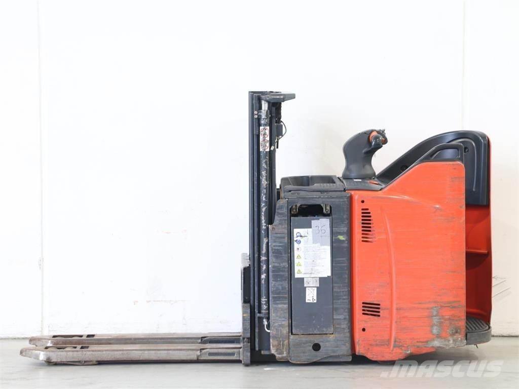 Linde D12SP/133 Transpallet uomo a terra