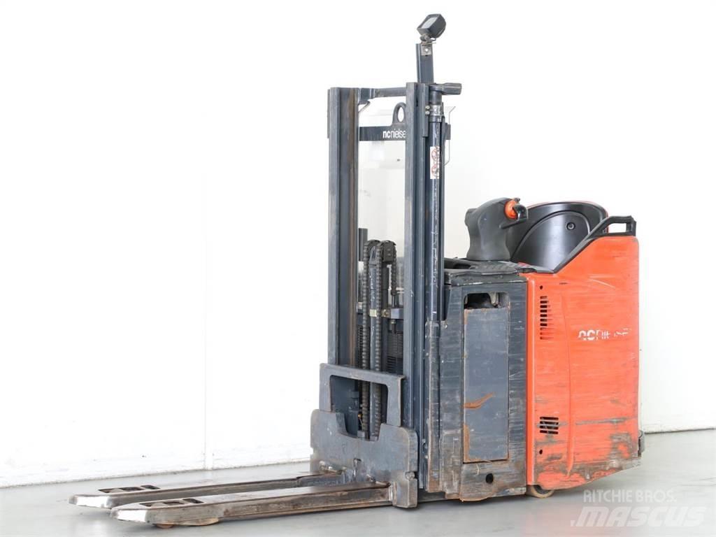 Linde D12SP/133 Transpallet uomo a terra