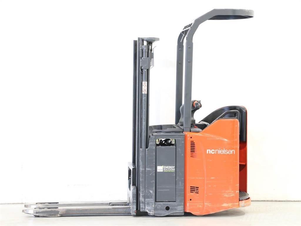 Linde D12SP/133 Transpallet uomo a terra