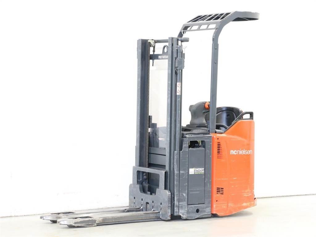 Linde D12SP/133 Transpallet uomo a terra