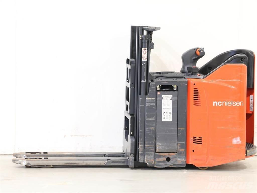 Linde D12SP/133-00 Transpallet uomo a terra