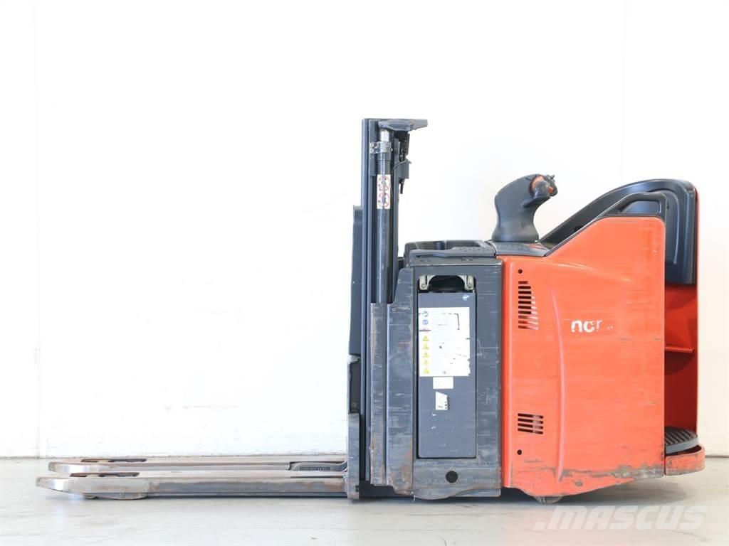 Linde D12SP/133-01 Transpallet uomo a terra