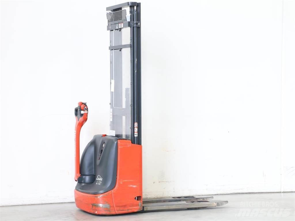 Linde L12/1172-01 Transpallet uomo a terra
