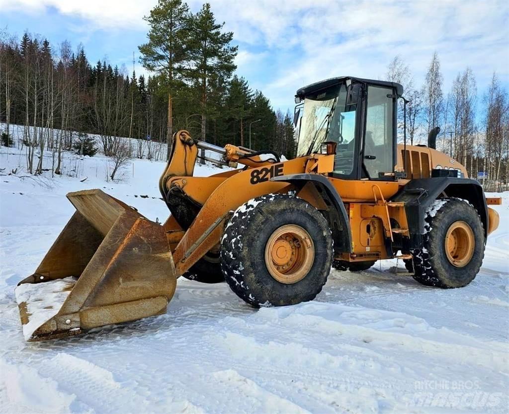 CASE 821E Pale gommate