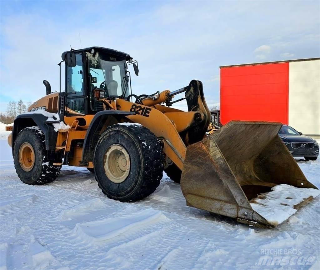 CASE 821E Pale gommate