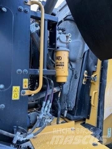 CAT 982M Pale gommate