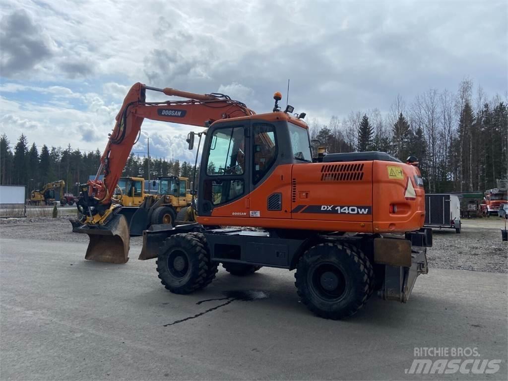 Doosan DX 140W Escavatori gommati