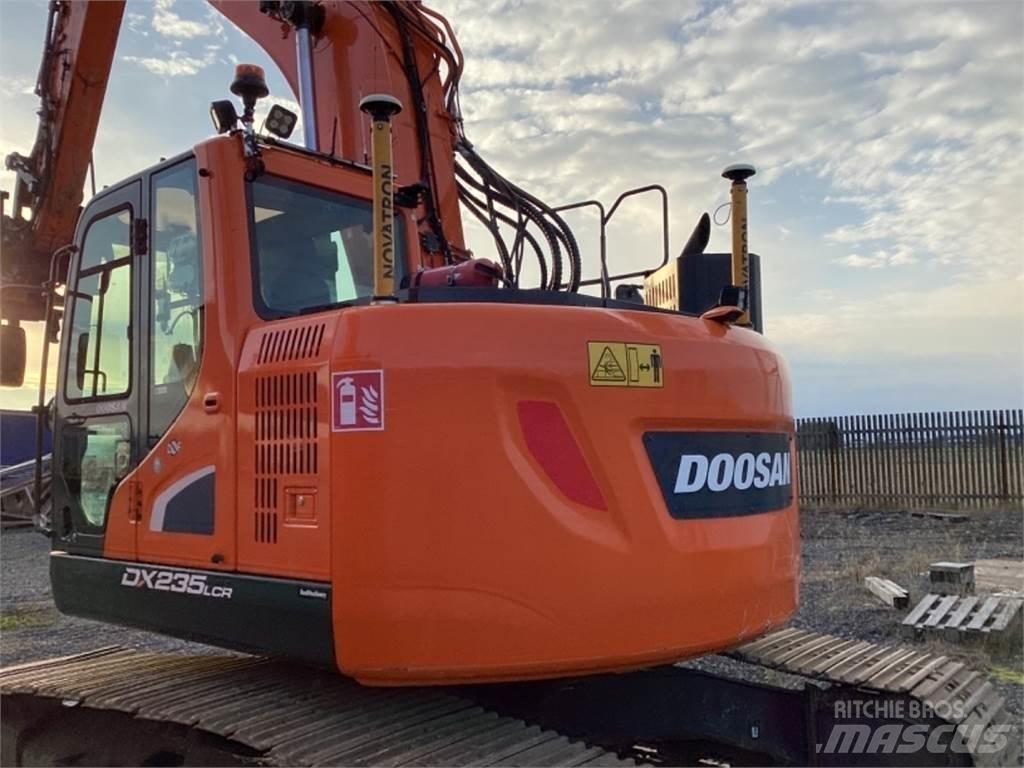 Doosan DX235 LCR Escavatori cingolati
