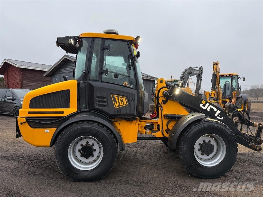 JCB 409 Pale gommate