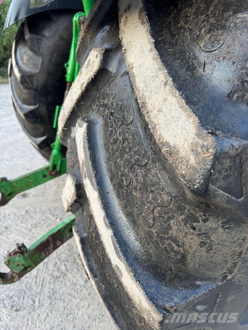 John Deere 6215R Trattori