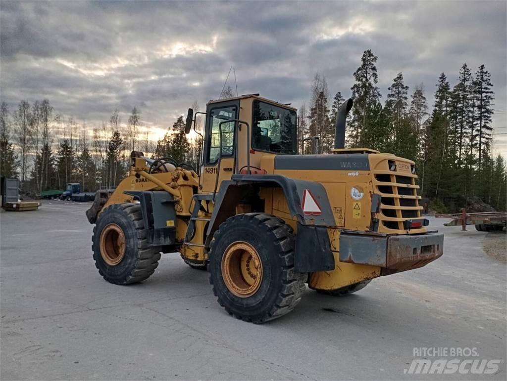 Komatsu WA 380-3H Pale gommate