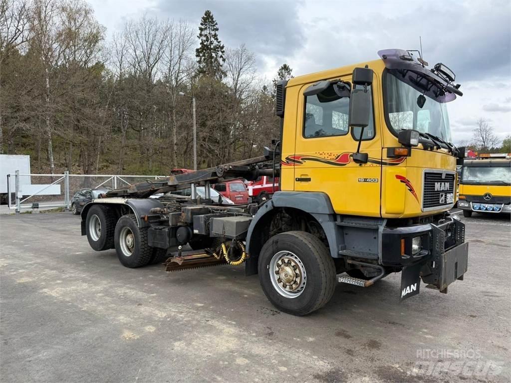MAN 19.403 4x4 + 2 Veicoli municipali