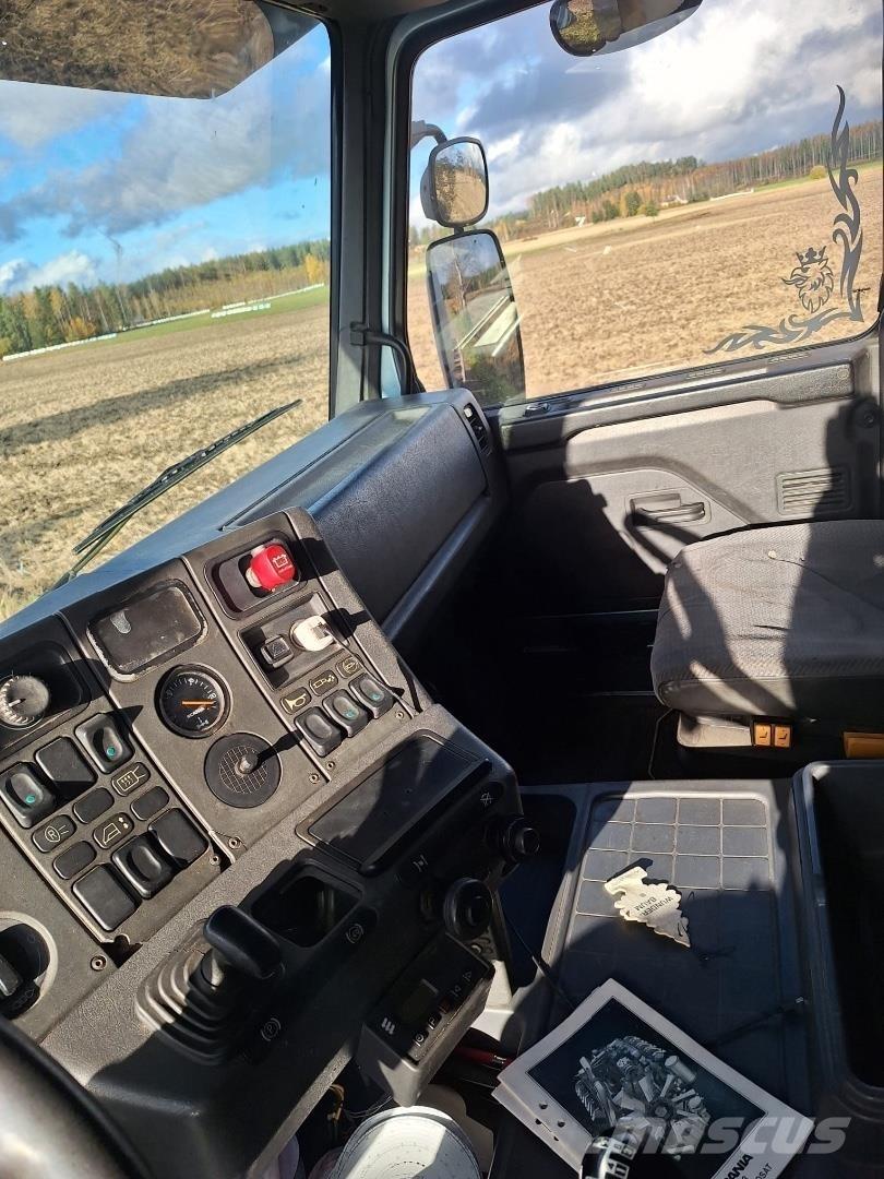 Scania 143H Camion per il trasporto di macchine forestali