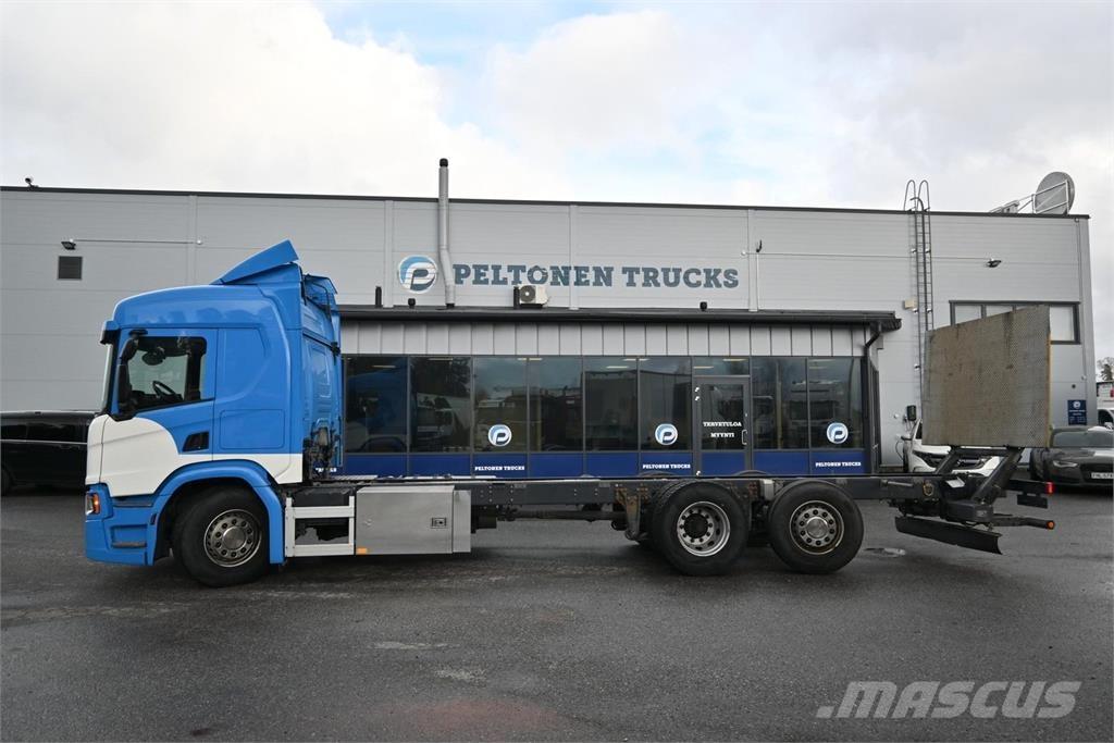 Scania P370 6x2*4 Autocabinati