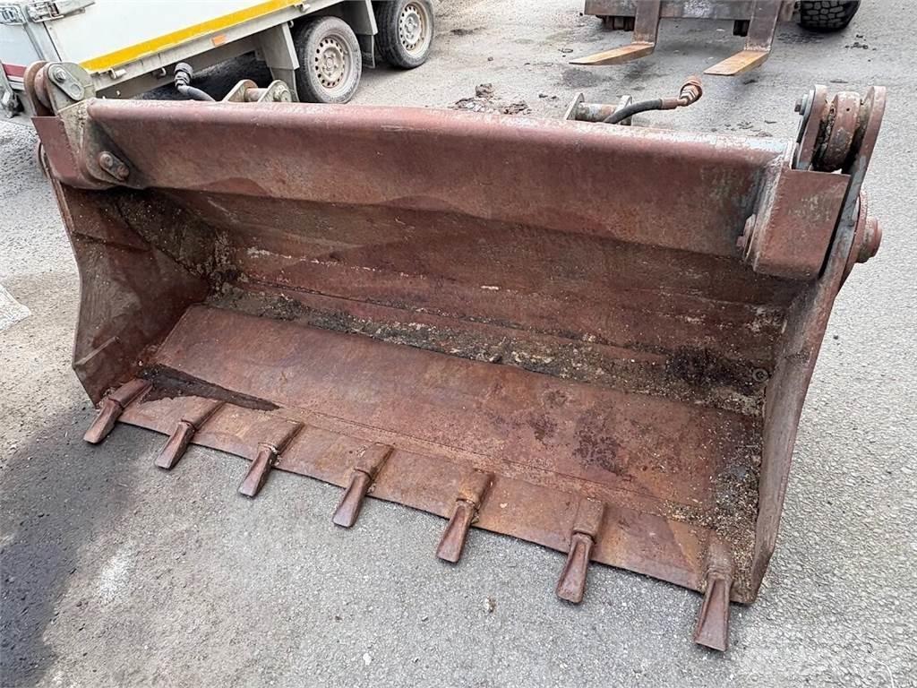 Schaeff SKL 835 Pale gommate