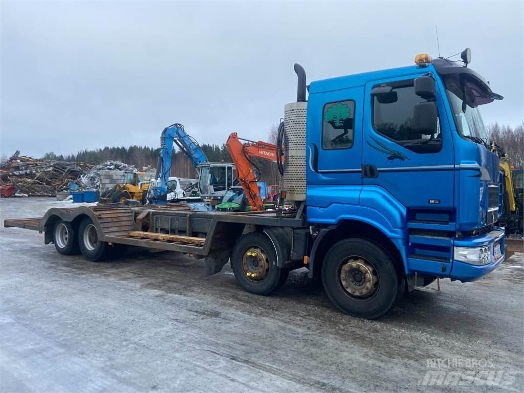 Sisu C 600 2+2 Camion per il trasporto di macchine forestali