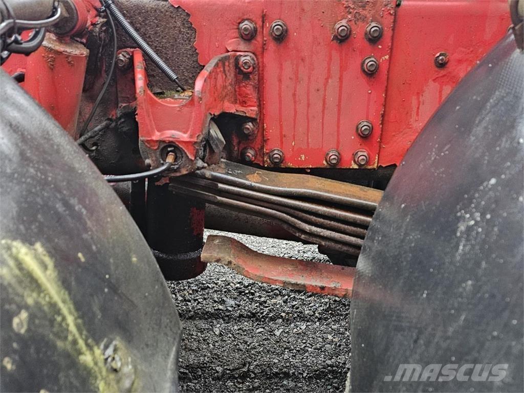 Sisu E12M 8X2 Camion con gancio di sollevamento