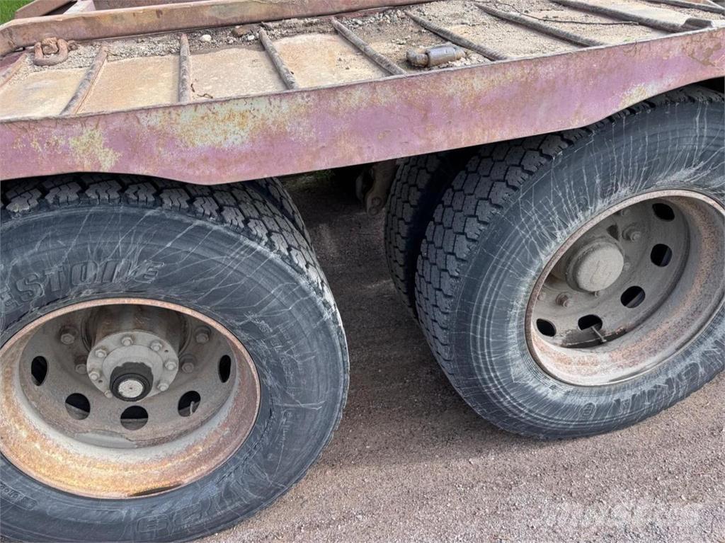 Sisu SM300 6X2 Camion per il trasporto di macchine forestali