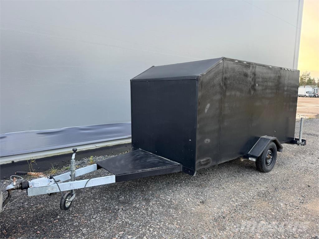  Umpiperäkärry Rimorchi leggeri