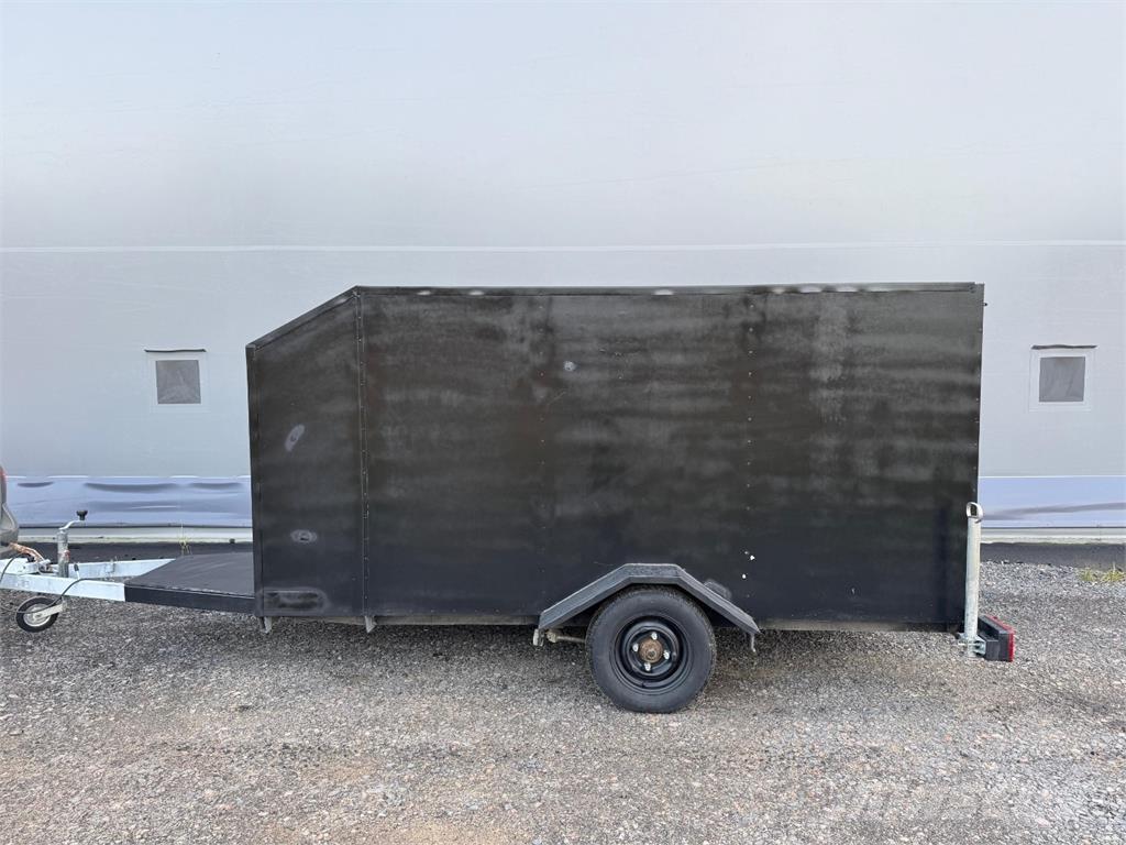  Umpiperäkärry Rimorchi leggeri