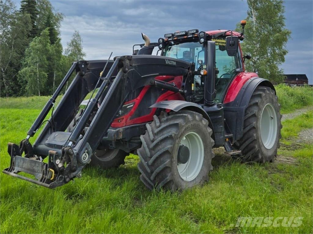Valtra T144 Versu Trattori