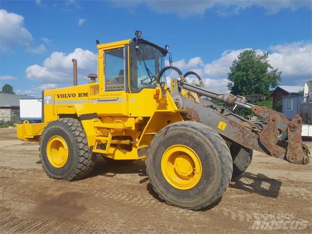 Volvo BM 120B Pale gommate