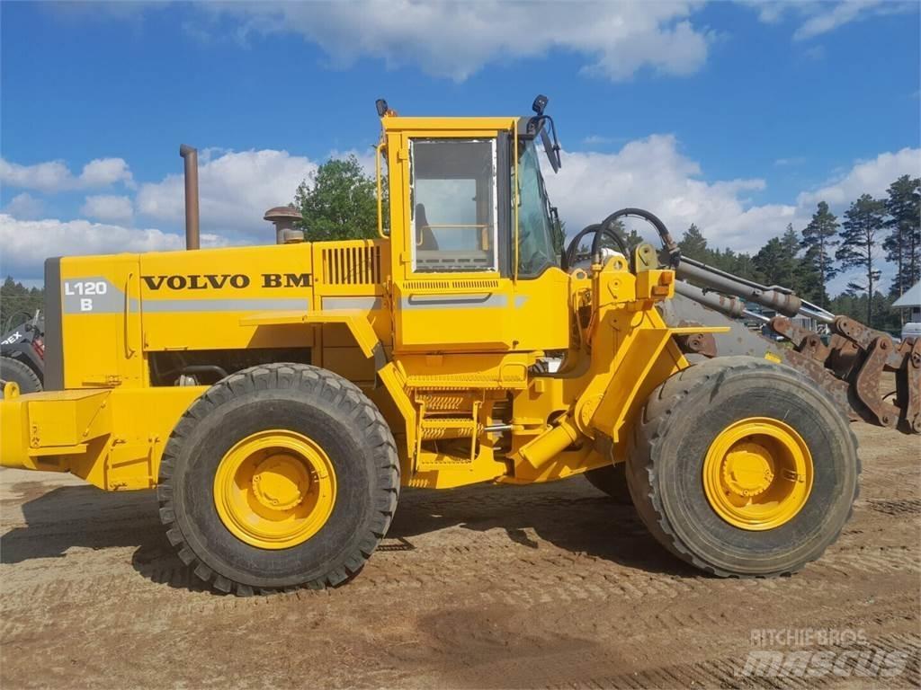Volvo BM 120B Pale gommate