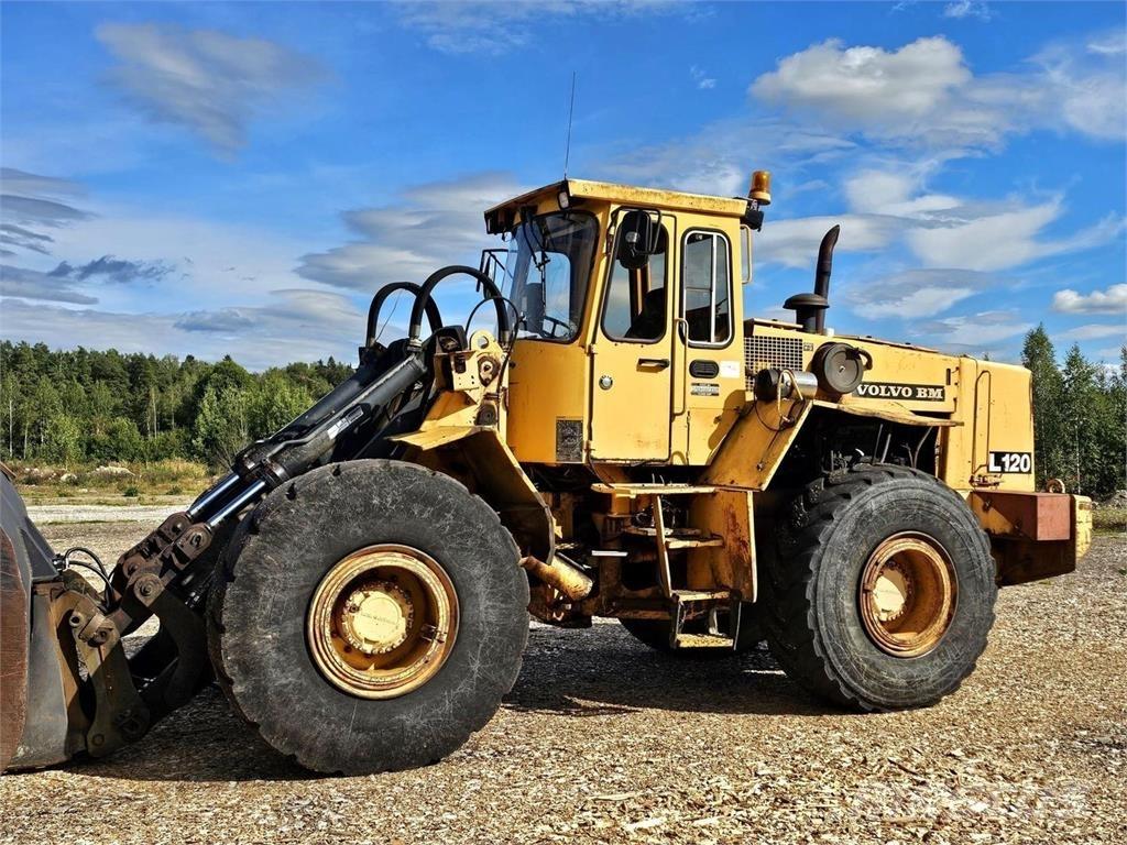 Volvo BM L120 Pale gommate