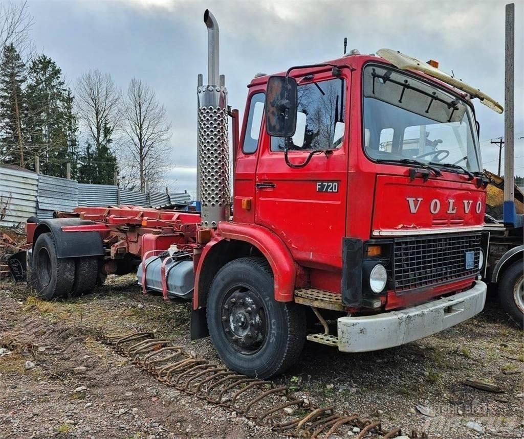 Volvo F720 Camion con gancio di sollevamento