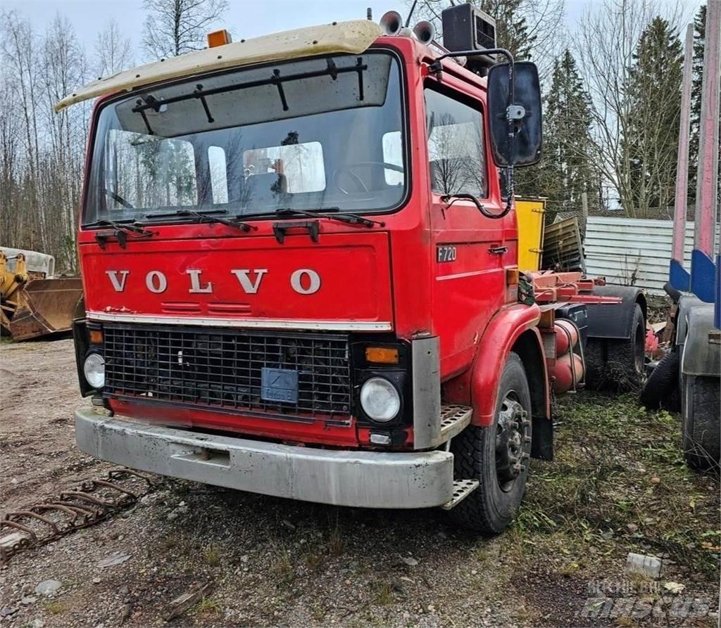 Volvo F720 Camion con gancio di sollevamento