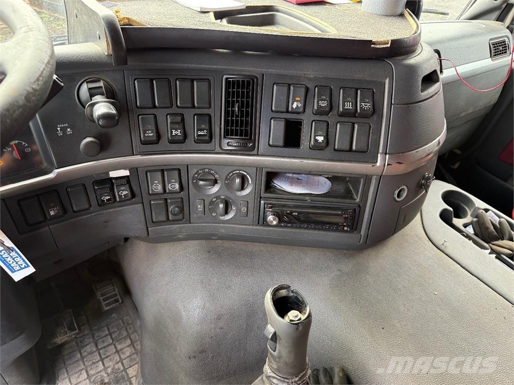 Volvo FM 12 8x4 Camion con gancio di sollevamento
