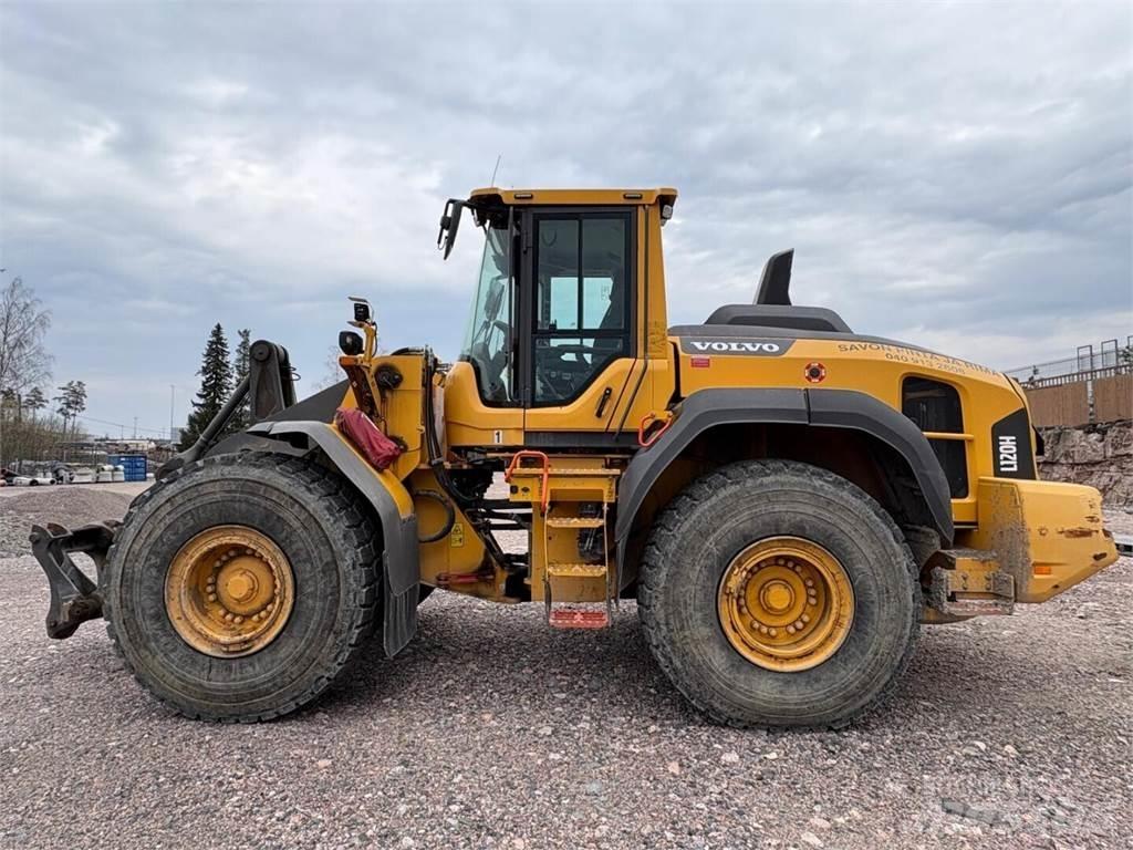 Volvo L 120 H Pale gommate