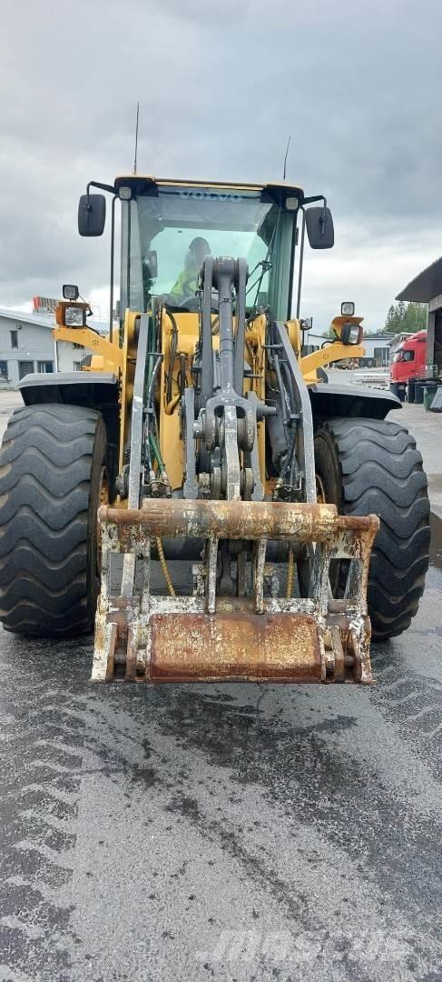 Volvo L 120G Pale gommate
