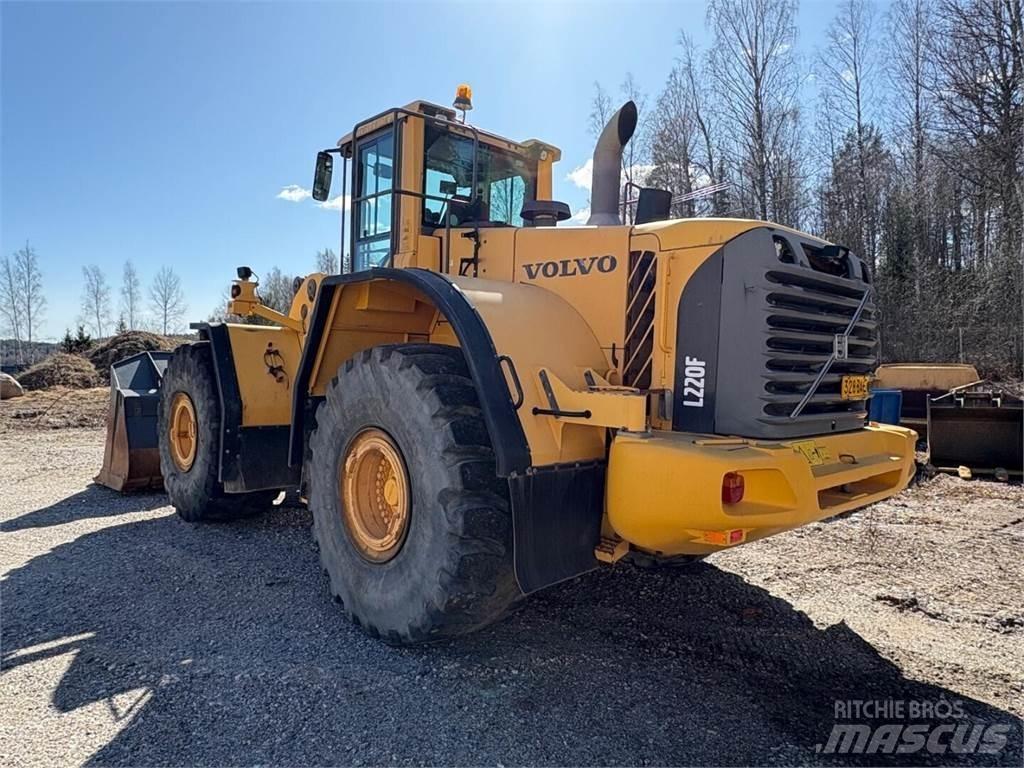 Volvo L 220 F Pale gommate