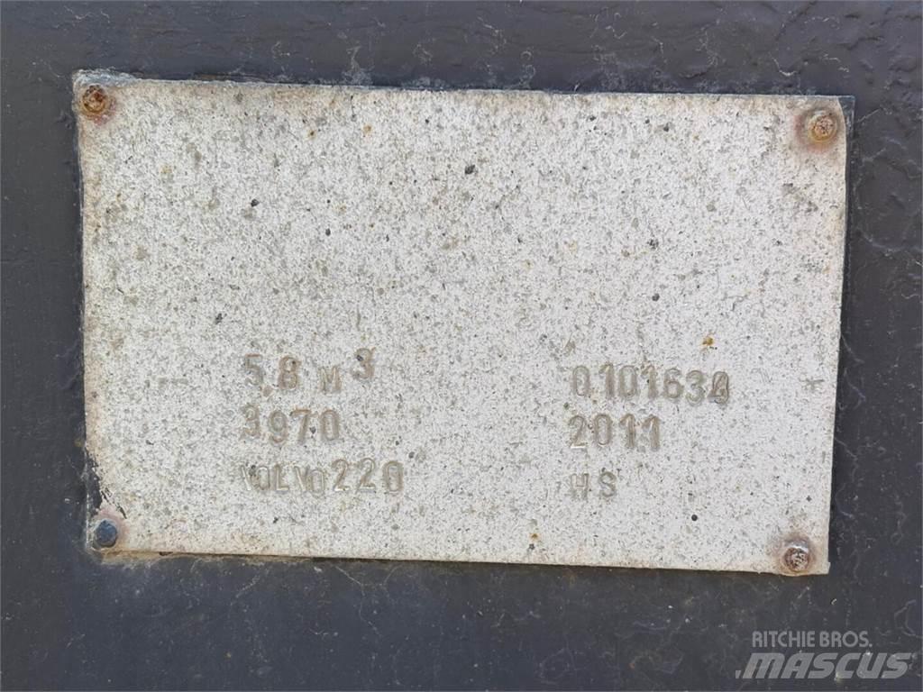 Volvo L 220 F Pale gommate