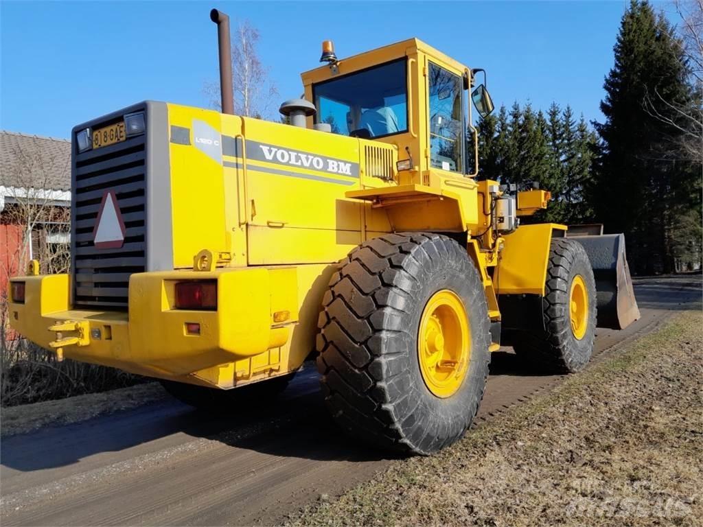 Volvo L120C Pale gommate