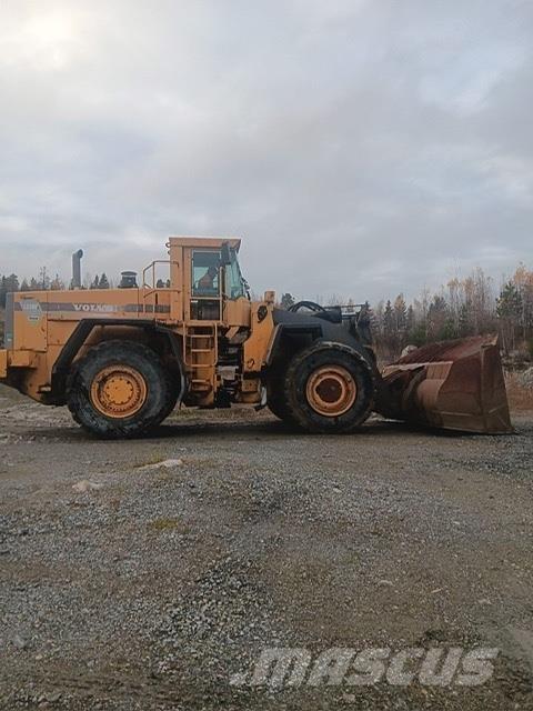 Volvo L330C Pale gommate