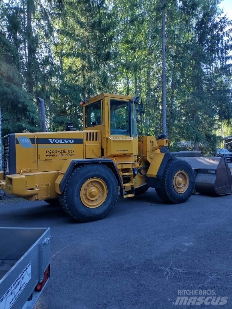 Volvo L90C Pale gommate