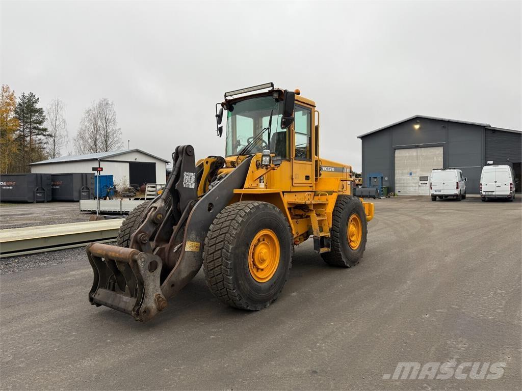 Volvo L90D Pale gommate