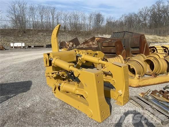 CAT D8 Scarificatori