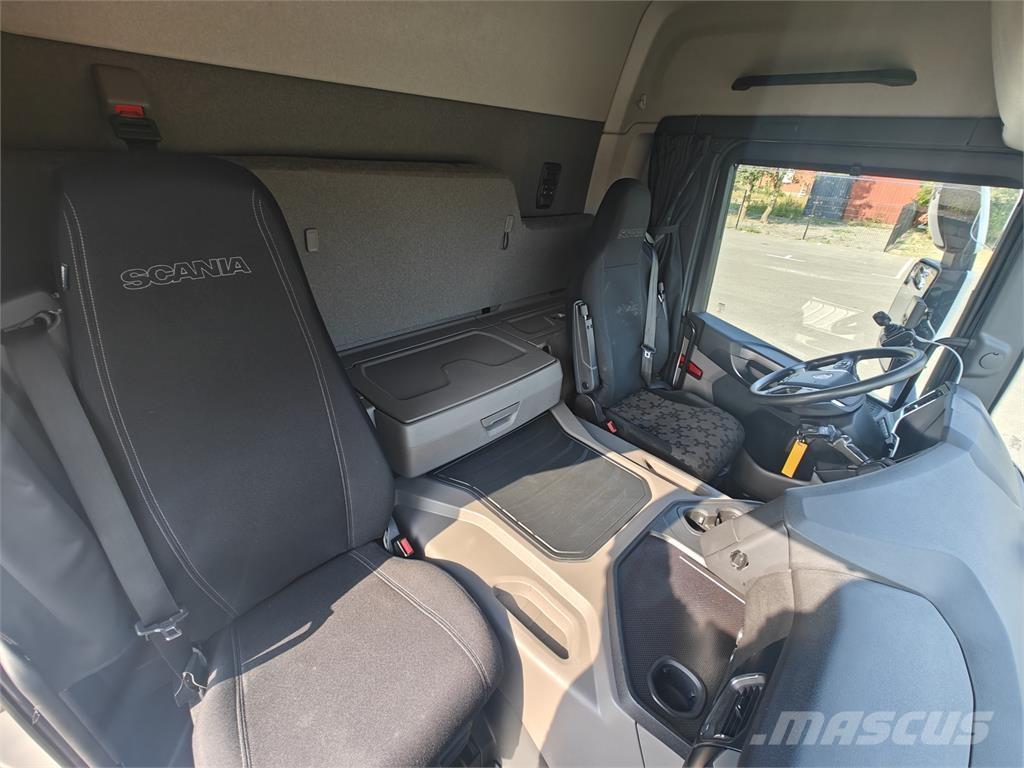 Scania P450 Camion con gancio di sollevamento