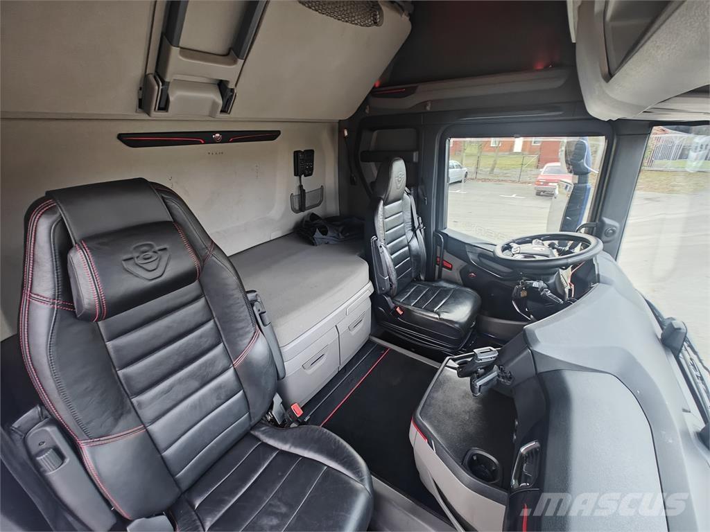 Scania R650 Camion con gancio di sollevamento