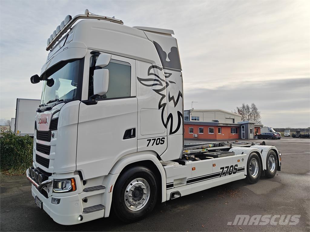 Scania S770 Camion con gancio di sollevamento