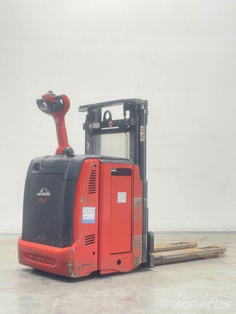 Linde D12-133 Transpallet uomo a terra