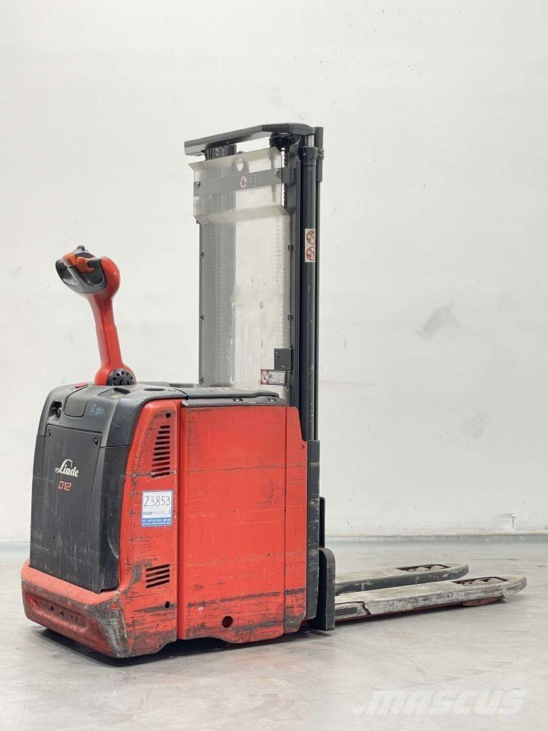 Linde D12-133 Transpallet uomo a terra