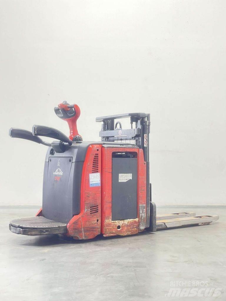 Linde D12AP-133 Transpallet uomo a terra